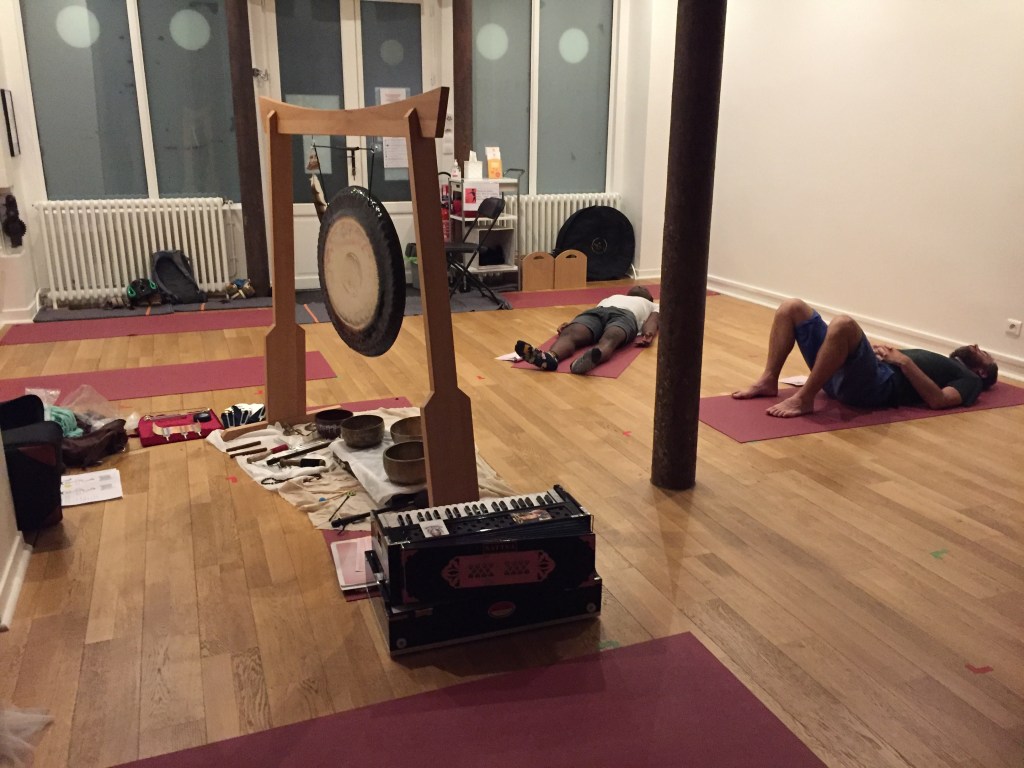 Gong bath by Angie Brooksby in Paris at the yoga studio Om Sweet Om