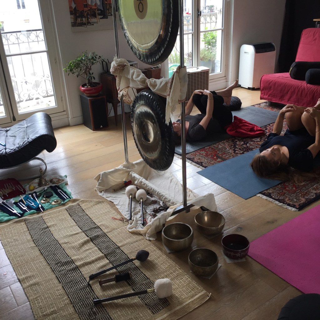 Angie Brooksby private gong bath Paris